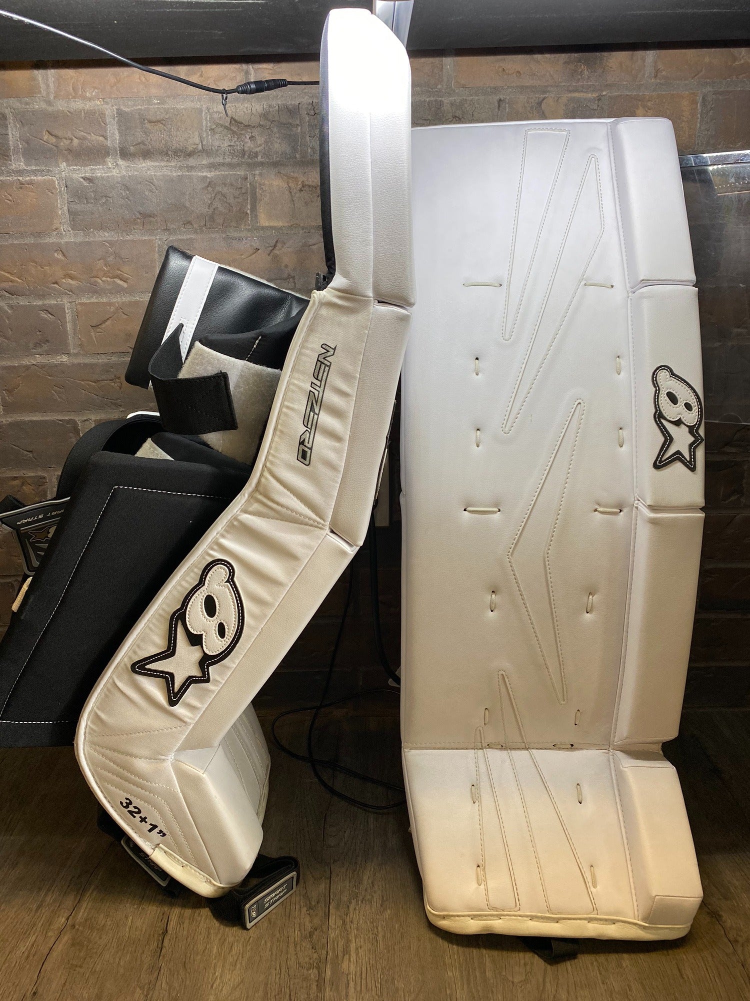 Brian's NetZero Int 32+1” Goalie Leg Pads