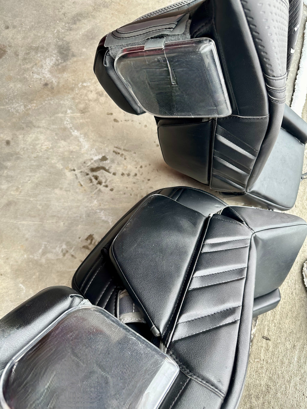 Used 35" Warrior Ritual G6 E+ Goalie Leg Pads