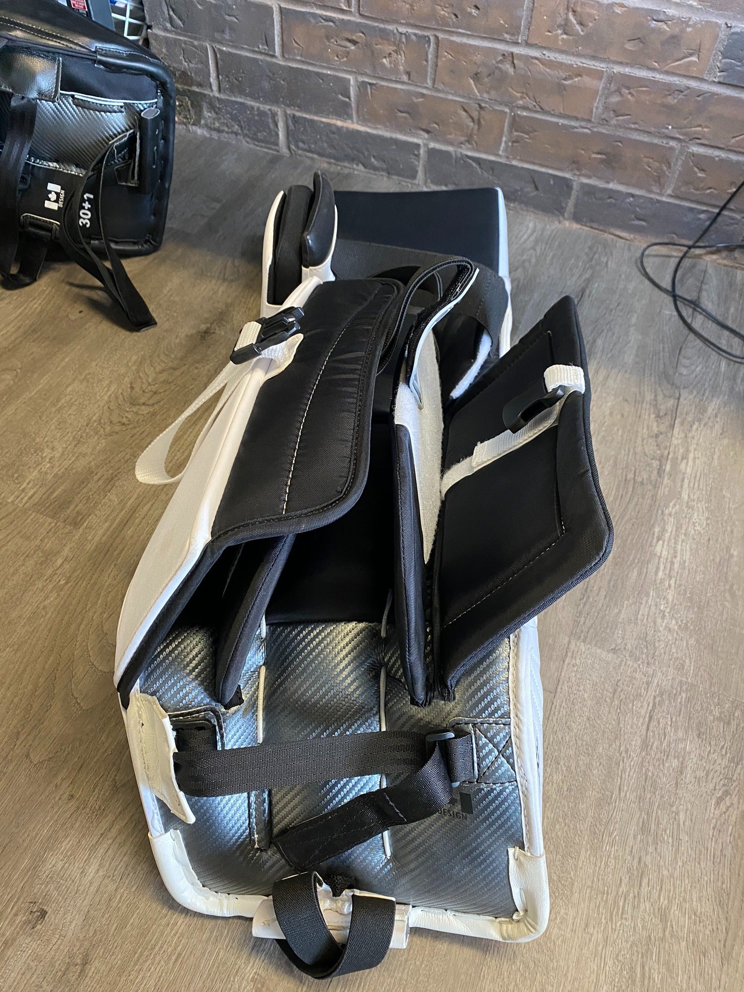 Brian's NetZero Int 32+1” Goalie Leg Pads