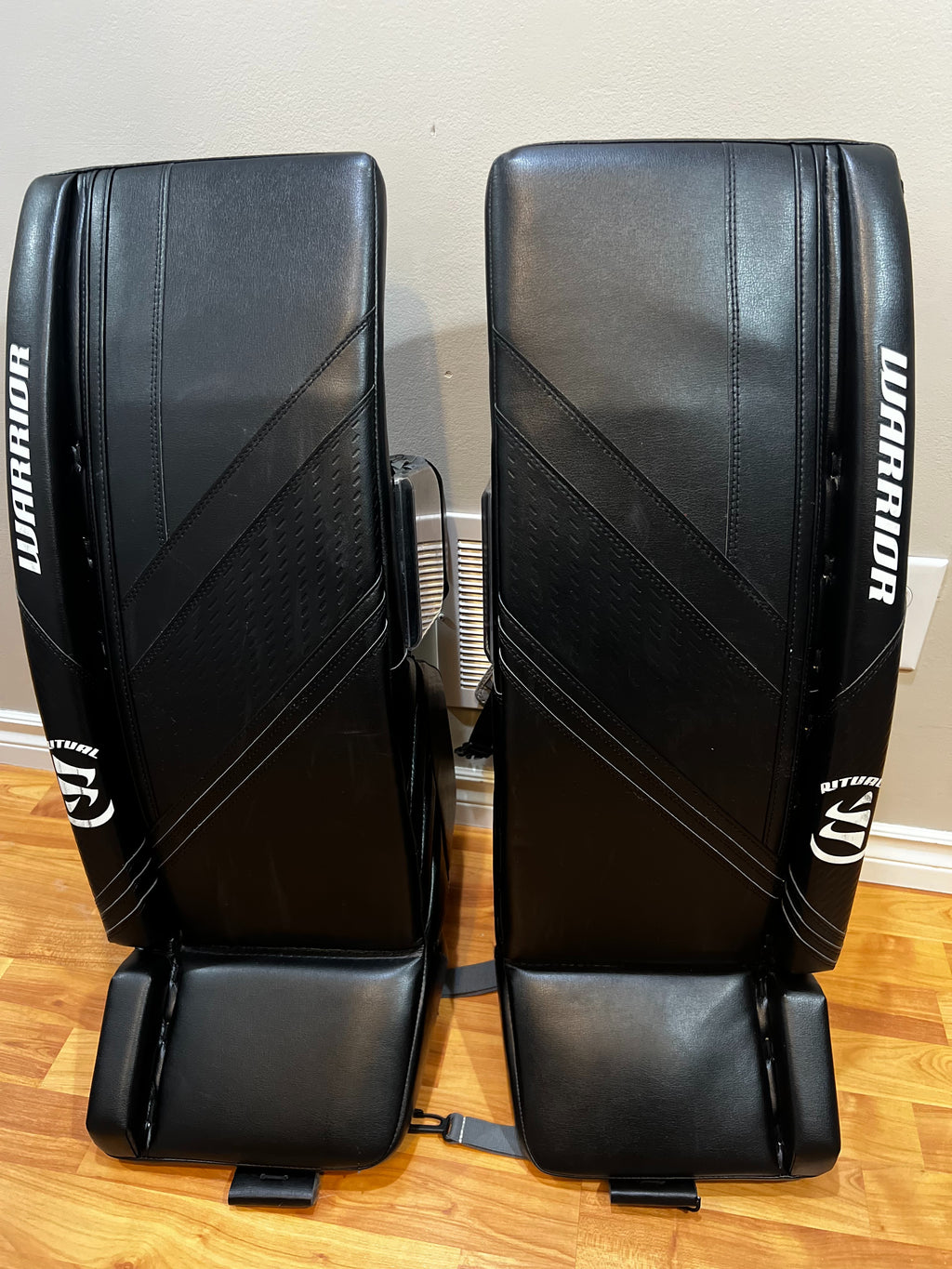 Used 32 + 1.5" Warrior Ritual G6 E+ Goalie Leg Pads