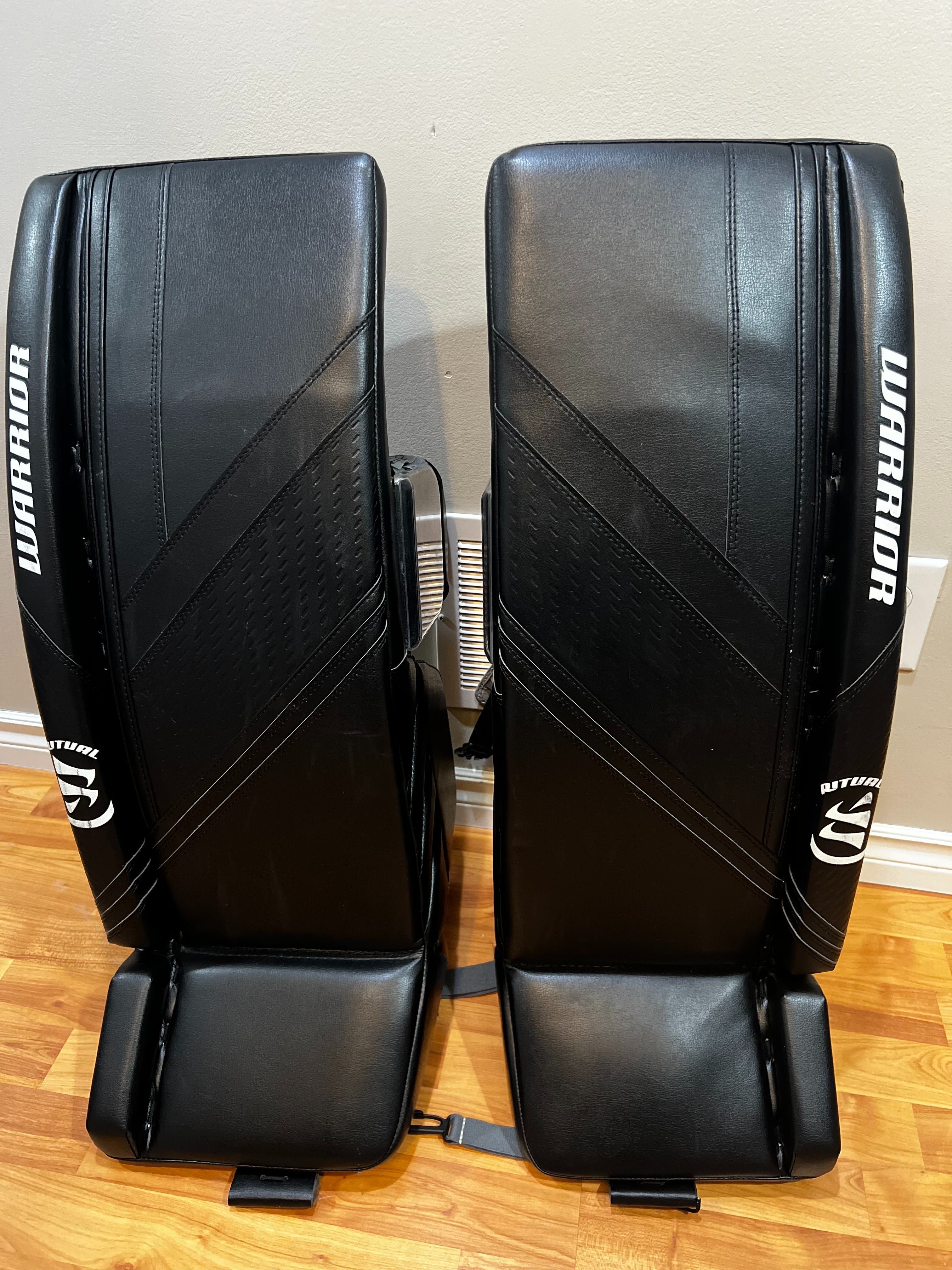 Used 32 + 1.5" Warrior Ritual G6 E+ Goalie Leg Pads