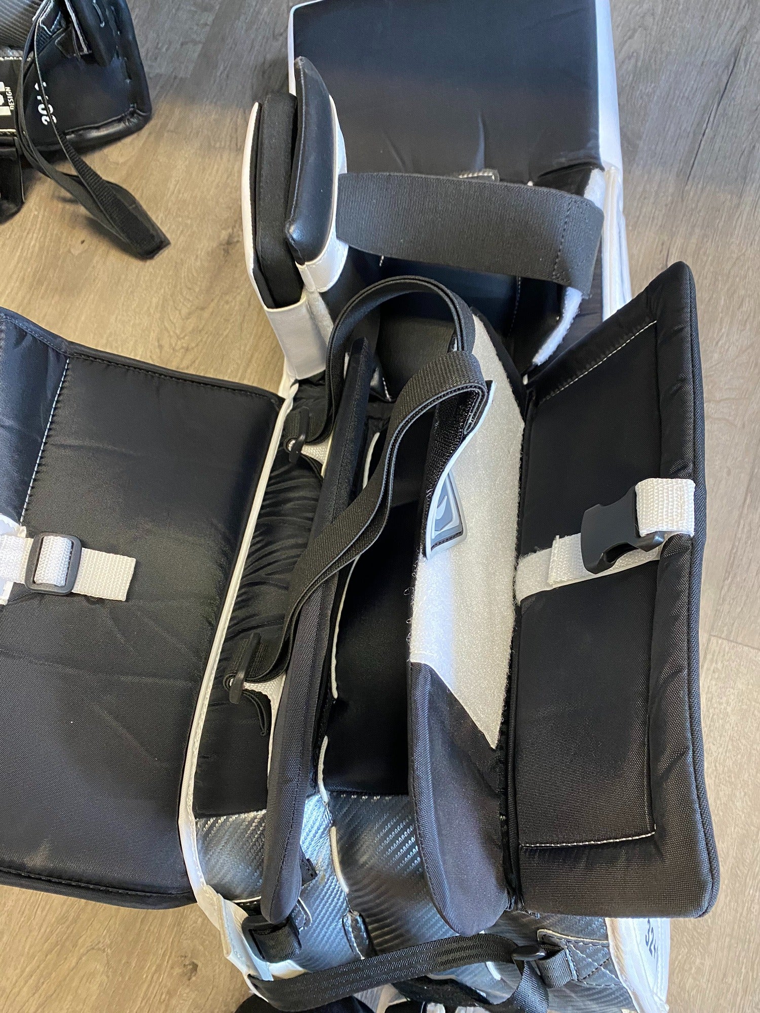 Brian's NetZero Int 32+1” Goalie Leg Pads