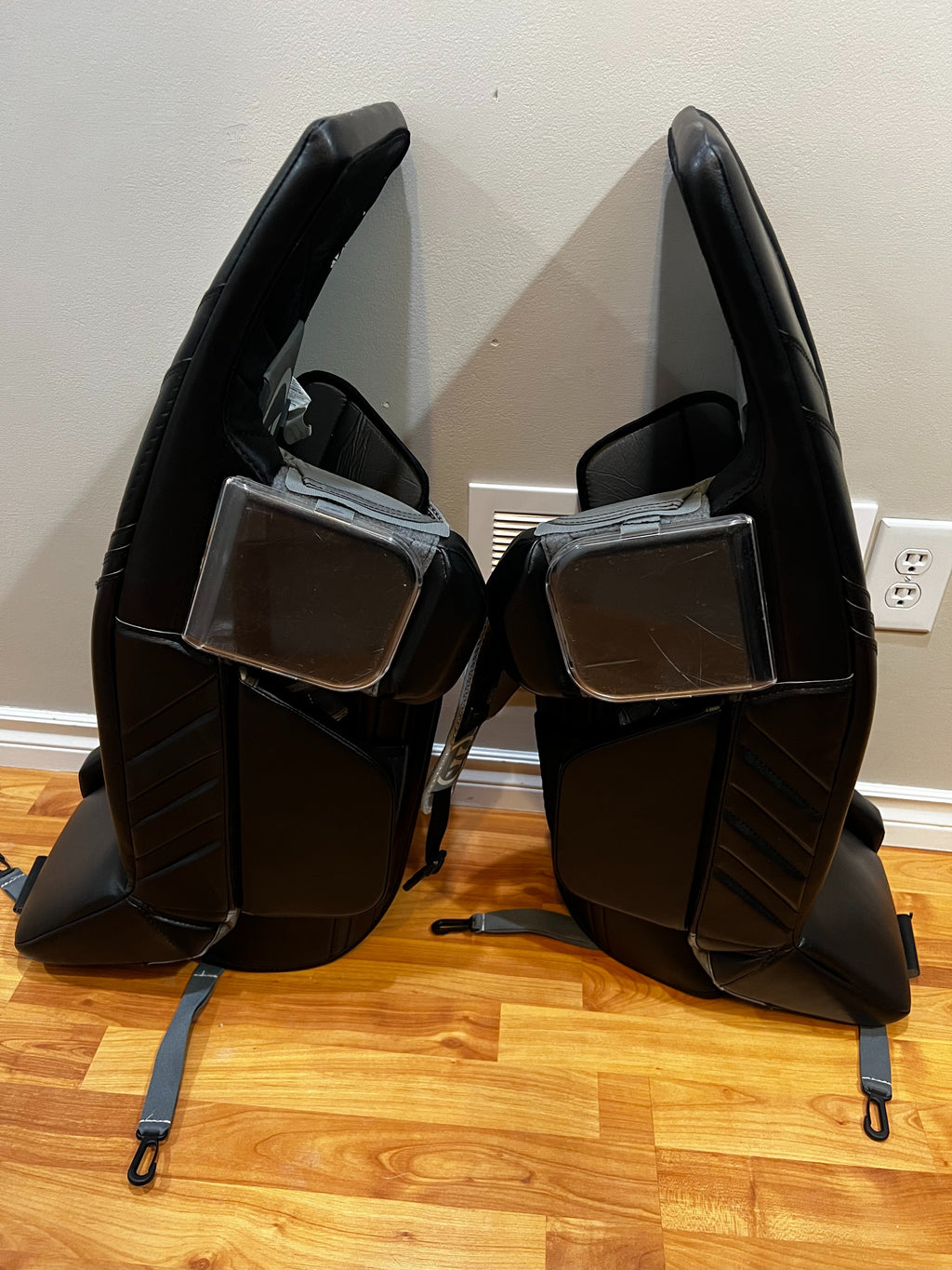 Used 32 + 1.5" Warrior Ritual G6 E+ Goalie Leg Pads