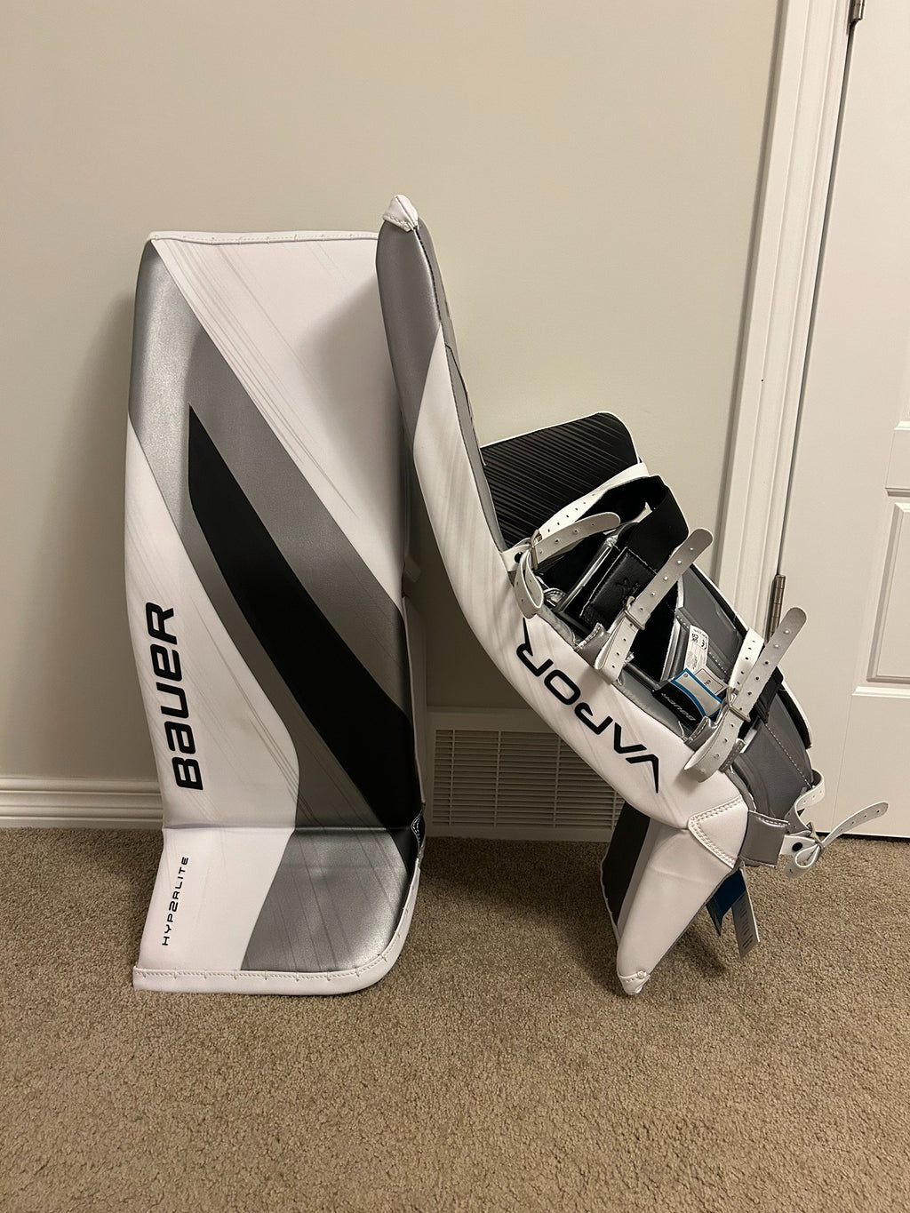 (*NEW*) Bauer Hyperlite 2 Pro Stock Leg Pads