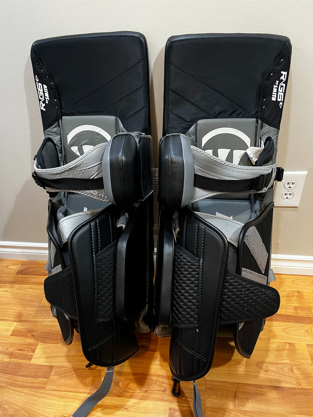 Used 32 + 1.5" Warrior Ritual G6 E+ Goalie Leg Pads