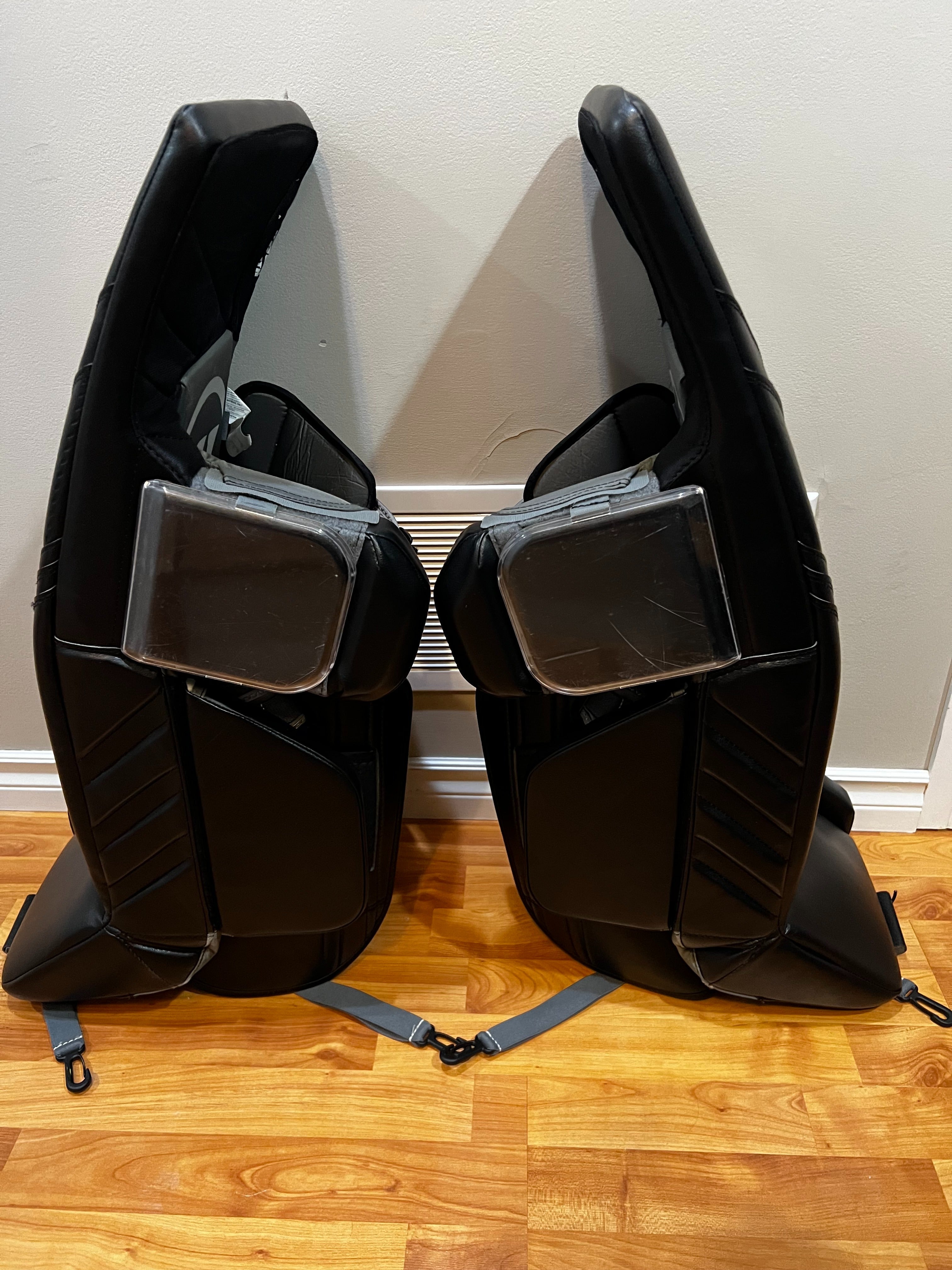 Used 32 + 1.5" Warrior Ritual G6 E+ Goalie Leg Pads